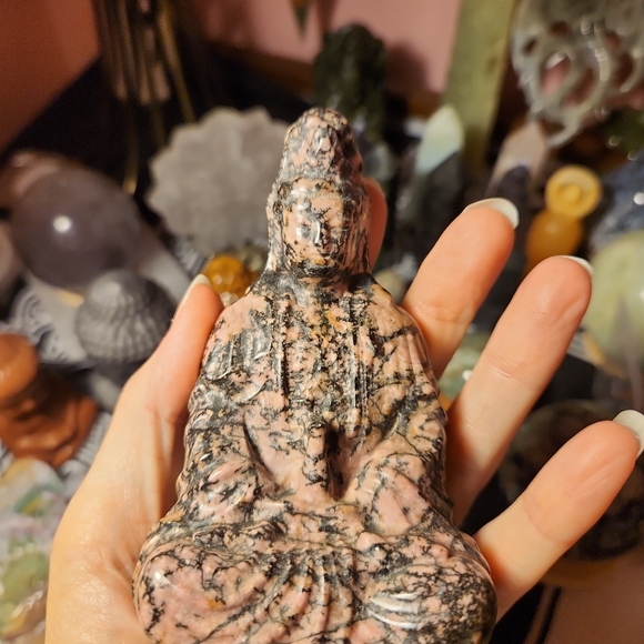 Kwan Yin carving in rhodonite - Picture 5 of 6